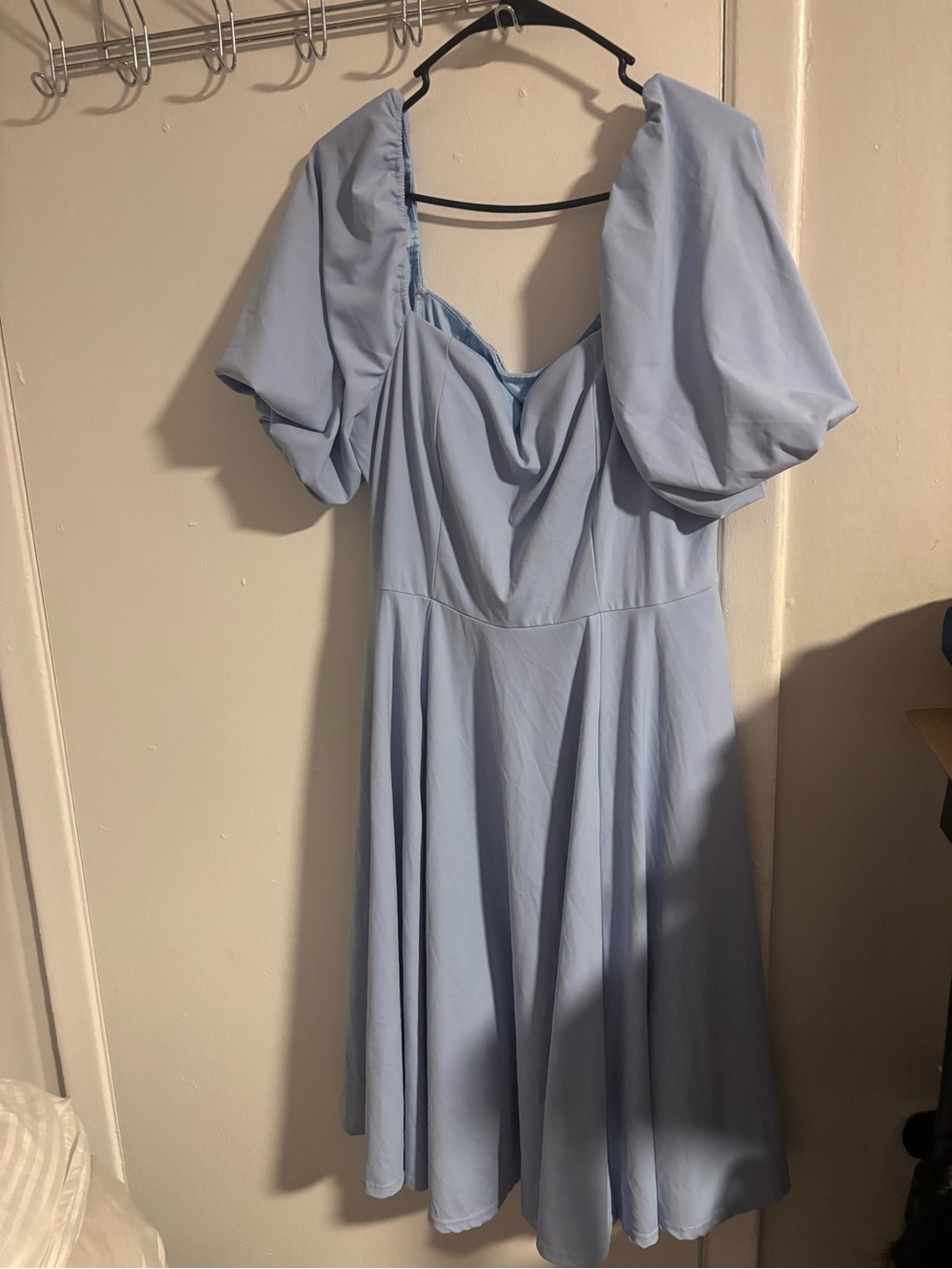 Chelsea ReeceLight Blue Puff Sleeve Lace-Up Back Midi Dress Size 10/12
(1043)